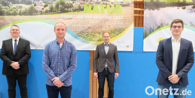 Die neuen Mitglieder (von links) Stefan Wittmann, Simon Obermeier, Thomas Kiener und Thomas Pröls (nicht im Bild) werden in der Wahlperiode 2020 bis 2026 die Geschicke der Gemeinde Stulln mit lenken. Bild: ohr