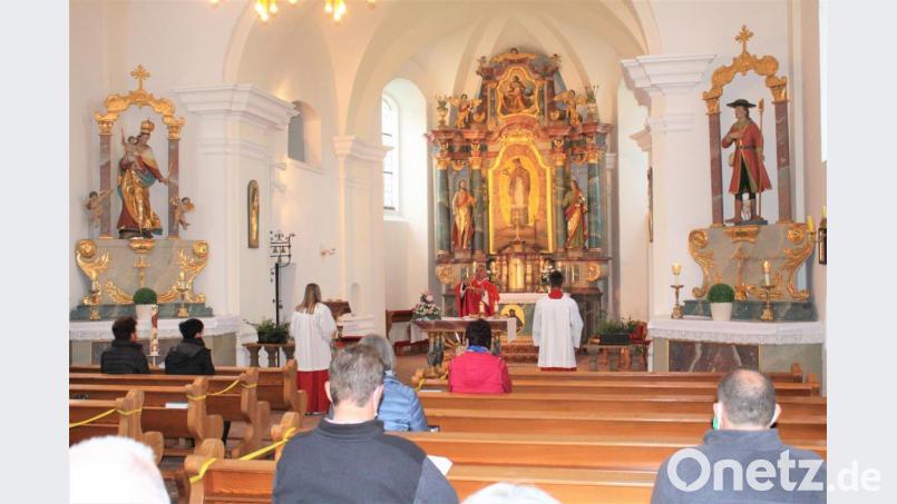 Abstände und Alltagsmasken waren die Rahmenbedingungen für die Gläubigen bei der diesjährigen Feier des Patroziniums in der Johannisbergkirche. Bild: lg