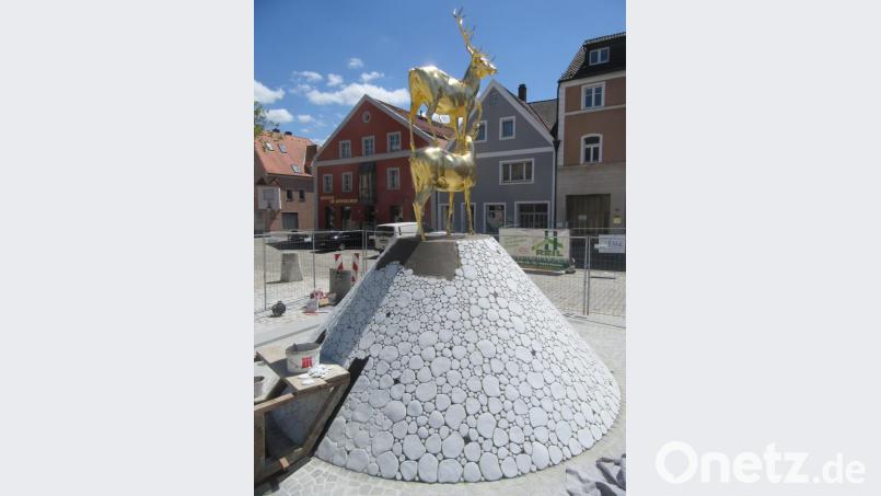 Der Hirschauer Stadtbrunnen steht vor der Vollendung. Bild: fg