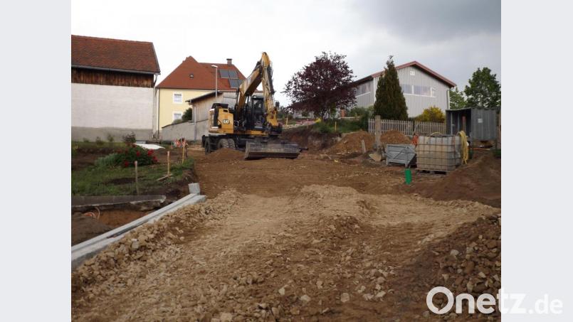 Die größte Baustelle in der Gemeinde Guteneck ist der Ausbau der Hofmarkstraße. Die Kosten sind eine schwere Hypothek für die Gemeindekasse. Bild: bnr
