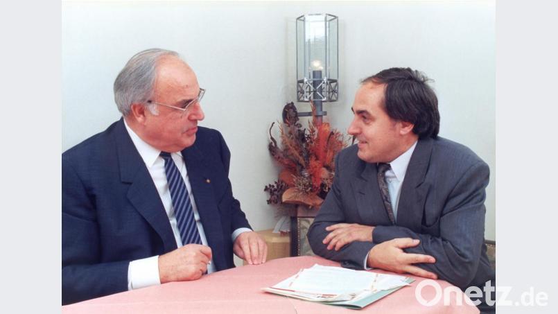 Hermann Fellner (rechts) in den 1980er-Jahren als junger Abgeordneter mit dem damaligen Bundeskanzler Helmut Kohl. Bild: Udo Giesen
