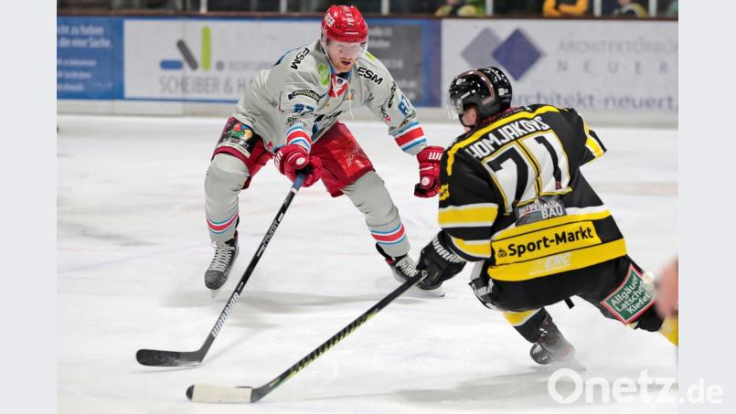 Künftig stehen sie gemeinsam auf dem Eis: Nach Edgars Homjakovs (rechts) wechselt auch Marius Schmidt zu den Blue Devils Weiden. Der Stürmer kommt von den Selber Wölfen in die Oberpfalz. Bild: Mario Wiedel