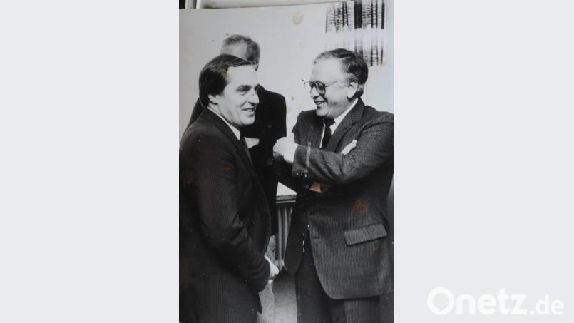 Eröffnung der Elternschule (30. Januar 1987) am Amselweg in Amberg: Hermann Fellner (links) mit dem SPD-Bundestagsabgeordneten Wolfgang Sieler. Archivbild: gf