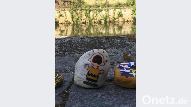 Charlie Brown auf Stein, Künstler unbekannt. Dieser Stein liegt nicht mehr in der Reihe. Bianca Spies hatte ihn allerdings fotografiert, weil er ihr so gut gefiel. Bild: Bianca Spies
