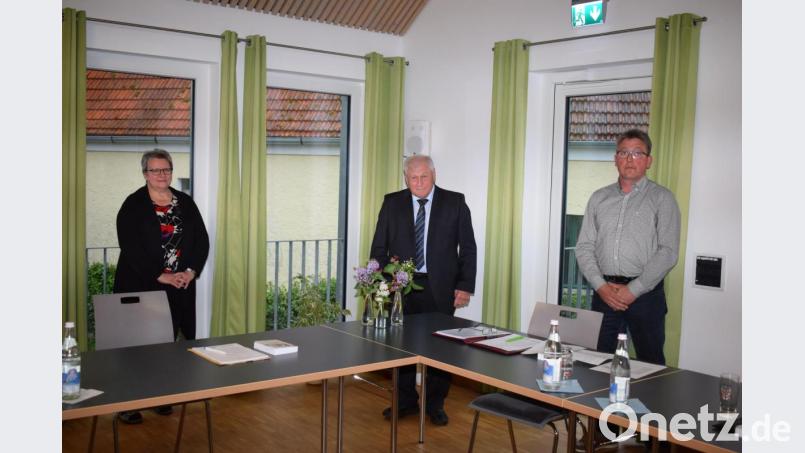 Bürgermeister Johann Wilhelm (Mitte) steht am Beginn seiner dritten Amtszeit. Als Stellvertreter stehen ihm Anita Bauer (links) und Wolfgang Blödt (rechts) zur Seite. Bild: bnr