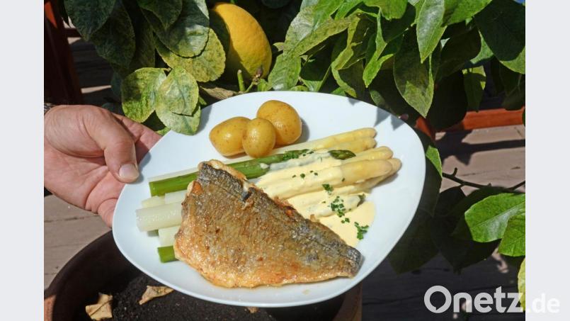 Spargel mit Doradenfilet genießt zurecht einen hervorragenden Ruf. Gerät das Stangengemüse allerdings in Brand, ist es meist nicht mehr für den Verzehr geeignet. Bild: Gabi Schönberger
