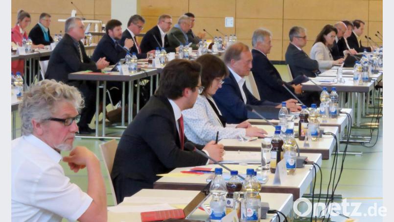 Die Beratungen bei der ersten Sitzung des Schwandorfer Kreistags dauerten am Montag vier Stunden. Dabei wurde durchaus kontrovers diskutiert. Bild: Gerhard Götz