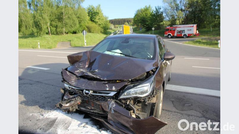 Der Opel-Astra dürfte nicht mehr zu reparieren sein. Bild: frd
