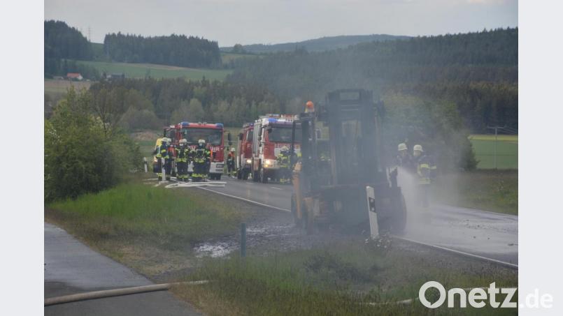 Dieser gasbetriebene Stapler wurde ein Raub der Flammen. Bild: jr