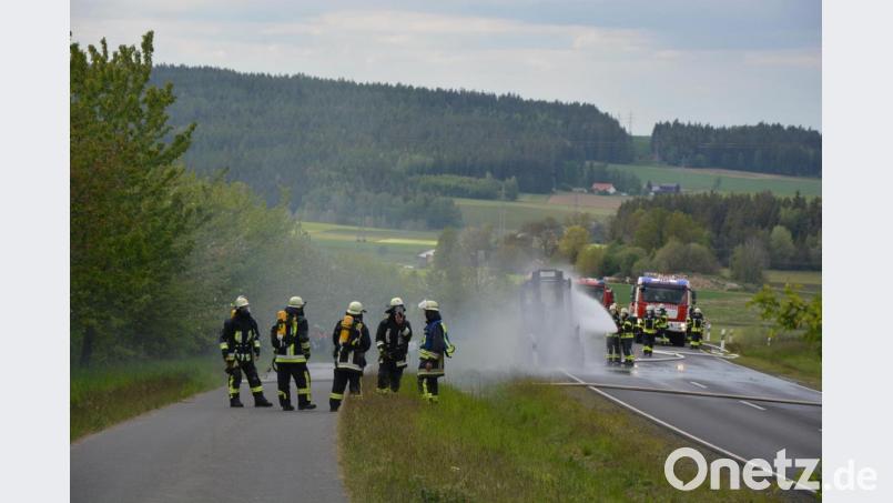 Dieser gasbetriebene Stapler wurde ein Raub der Flammen. Bild: jr