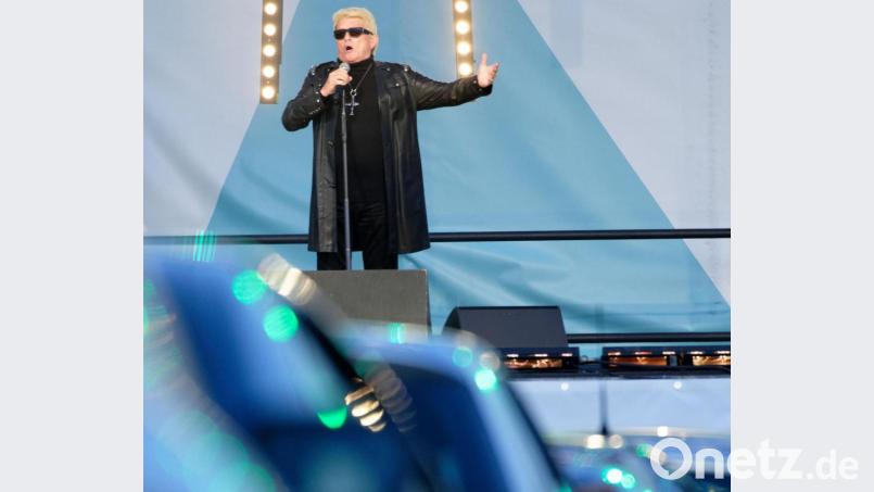 Heino hat tatsächlich vor Autos gesungen. Oh Gott! Bild: Henning Kaiser/dpa