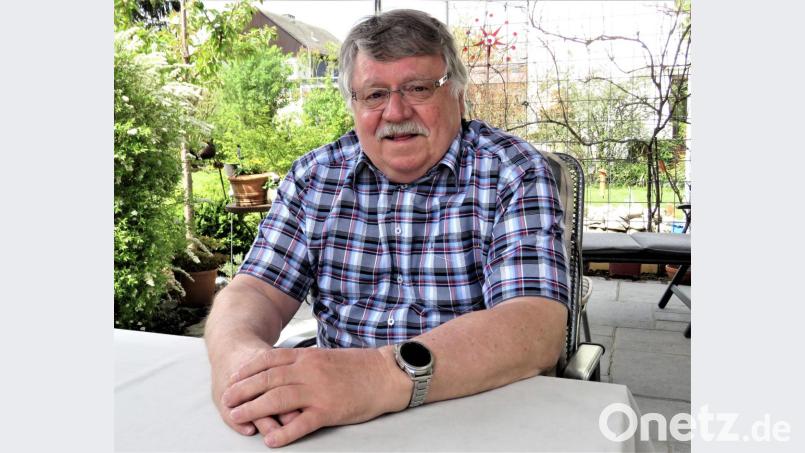 Karl-Heinz Ernstberger erzählt derart leidenschaftlich über Details seiner 36-jährigen Arbeit in der Kommunalpolitik, als sei alles erst gestern gewesen. Bild: ubb