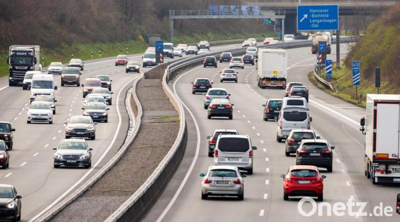 Laut aktuellen Zahlen gibt es weniger Verkehrstote in Bayern. Symbolbild: Moritz Frankenberg/dpa