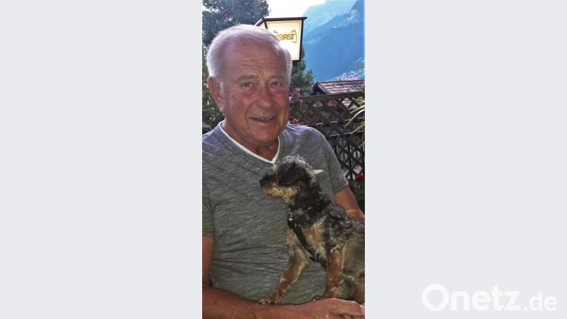 Mit seinem kleinen Hund macht Günther König nun lange Spaziergänge oder fährt mit ihm nach Südtirol in Urlaub. Bild: ubb