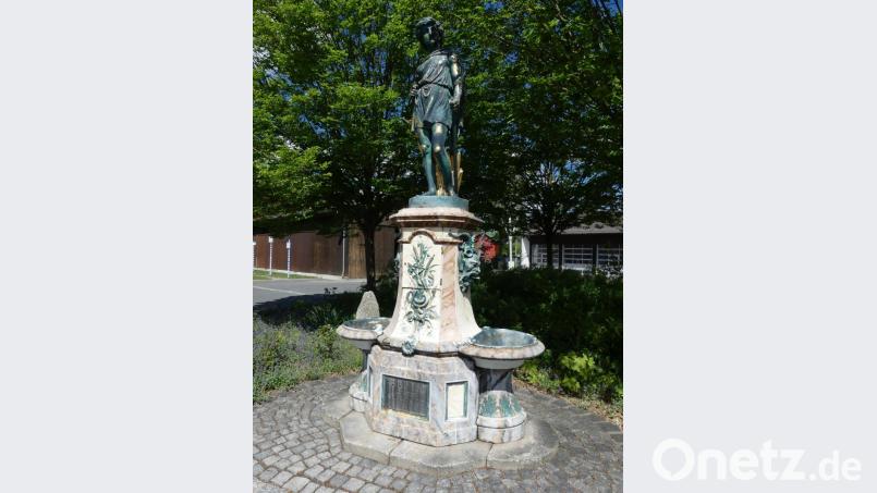 Ein Blickfang im Hof der Straßenmeisterei: Der " Eiserne Jüngling" kam als "Leiche" von der Donaustadt in die Rußweiherstadt. Bild: rn