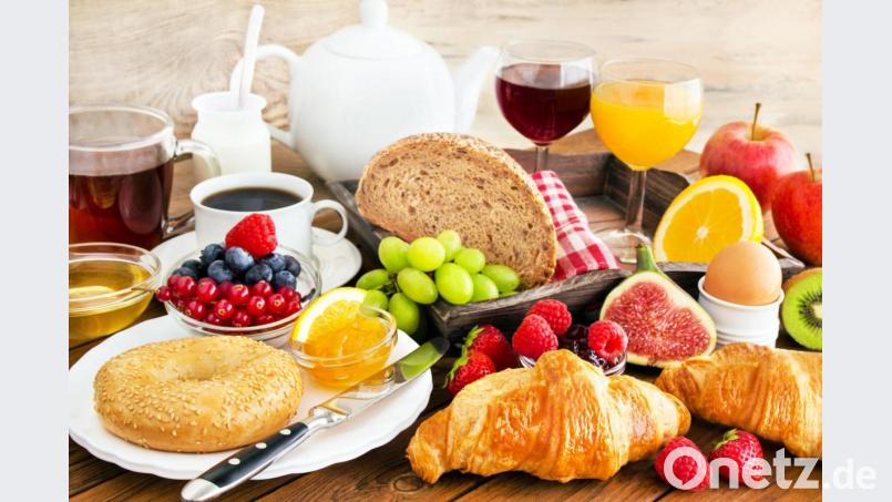 Wenn das Richtige auf dem Teller liegt, kann gar nichts mehr schiefgehen mit dem Frühstücksglück. Bild: PhotoSG – stock.adobe.com