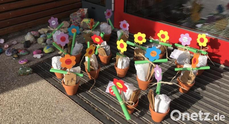 Vor ein paar Tagen gab es eine Überraschung: Jedes Kind durfte seinen eigenen Frühlingsgruß vom Kinderhaus abholen. Bild: exb