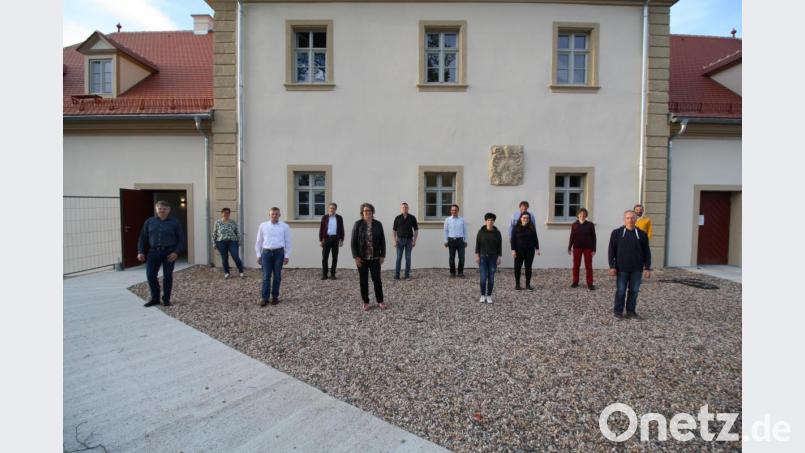 Konstruktive Diskussionskultur, Heimatliebe und Realitätssinn als oberste Gebote der Kommunalpolitik mahnt Bürgermeisterin Carmen Pepiuk (Fünfte von links) in der ersten Gemeinderatssitzung an. Bild: bjp