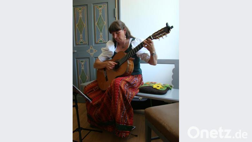 Ulrike Remold (Bild) nahm mit Hubert Gleißner aus Mitterteich eine CD auf - inspiriert von den Prophezeiungen des Mühlhiasl. Das Werk ist auch ein Ergebnis der Corona-Zeit. Bild: exb