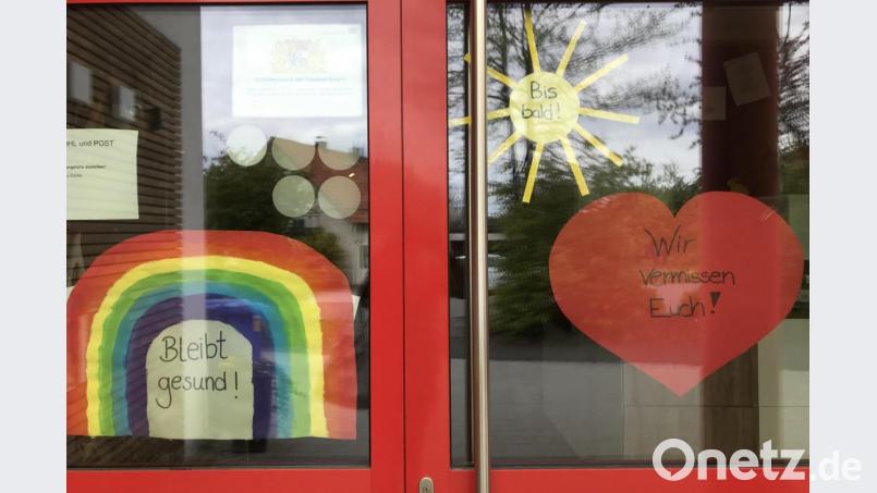 Schon am Eingang sieht man, dass zurzeit alles anders im Im Kinderhaus. Bild: exb