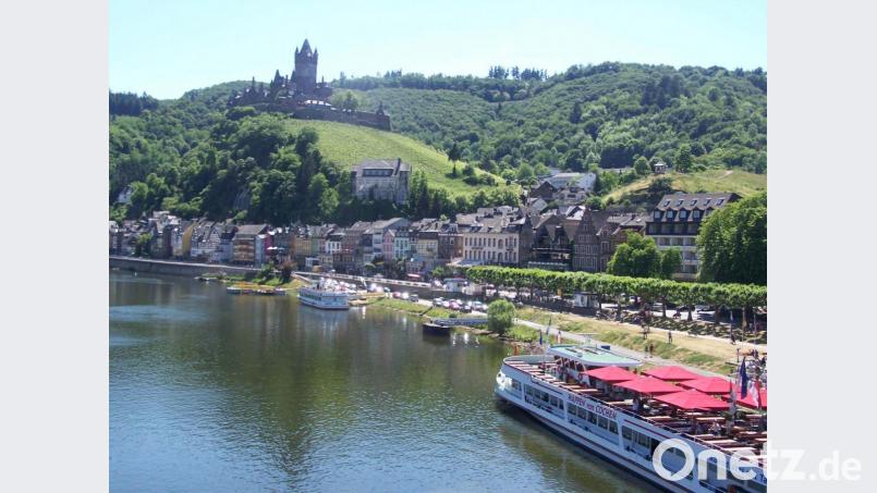 Blick auf Cochem und die Mosel in Rheinland-Pfalz. Dort dürfen Hotels unter Einhaltung von Hygiene- und Abstandsregeln seit dem 18. Mai wieder Gäste empfangen. Bild: obs/Tourist-Information Ferienland Cochem