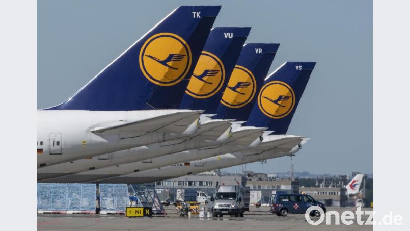 Stillgelegte Passagiermaschine der Lufthansa stehen auf dem Flughafen Frankfurt. Die Lufthansa verhandelt mit deutschen Staat über ein Rettungspaket von 9 Milliarden Euro. Bild: Boris Roessler/dpa