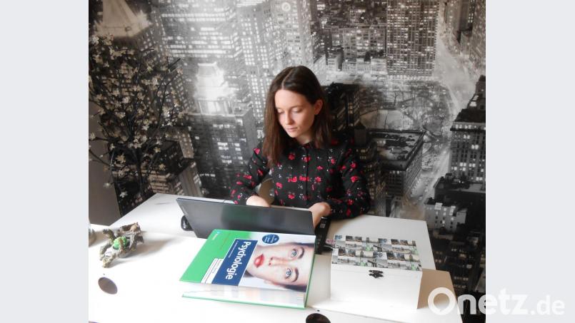 Lisa-Marie Schöpf aus Wernberg ist selbst Autistin. Die Diagnose „frühkindlicher Autismus mit Hochbegabung“ erhielt sie Anfang 2019. Bild: exb