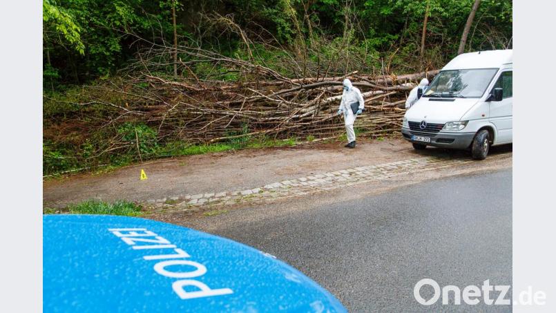 Spezialisten der Kriminalpolizei sicherten unmittelbar nach der Sexualstraftat Spuren am Tatort. Bild: Hösamer