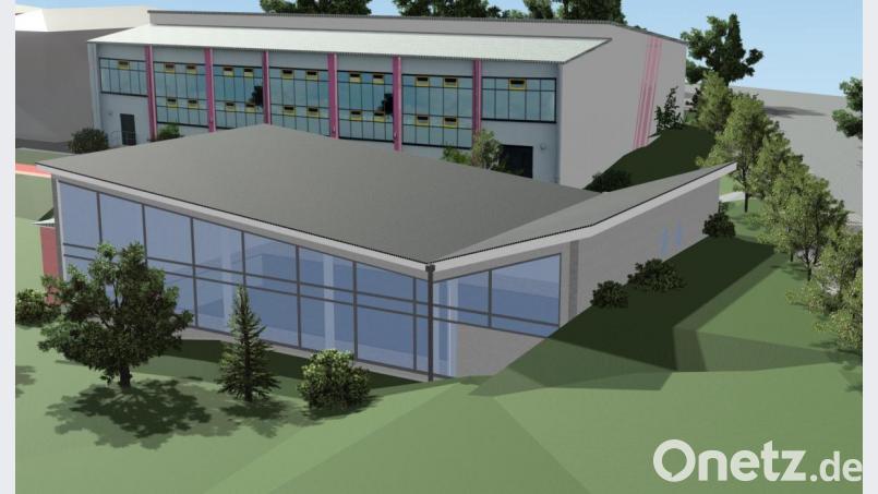 So könnte es aussehen, wenn es fertig ist: Die Nordansicht der Schulschwimmhalle an der Altenstädter Straße mit ihrer großen Fensterfront. Im Hintergrund ist die bestehende Doppelsporthalle zu sehen. Archivbild: exb