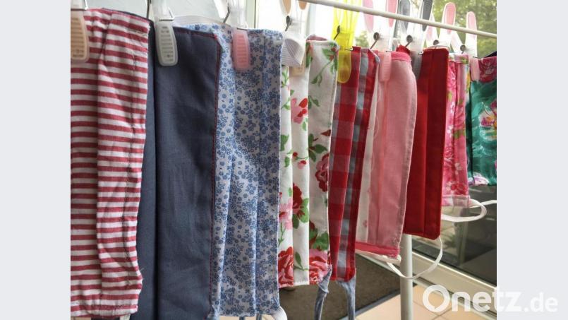 Von der Vita-Gruppe des Frauenbundes werden Behelfsmasken für soziale Einrichtungen, Seniorenheime, Einzelpersonen und Familien genäht. Bild: exb/Sabine Schiml