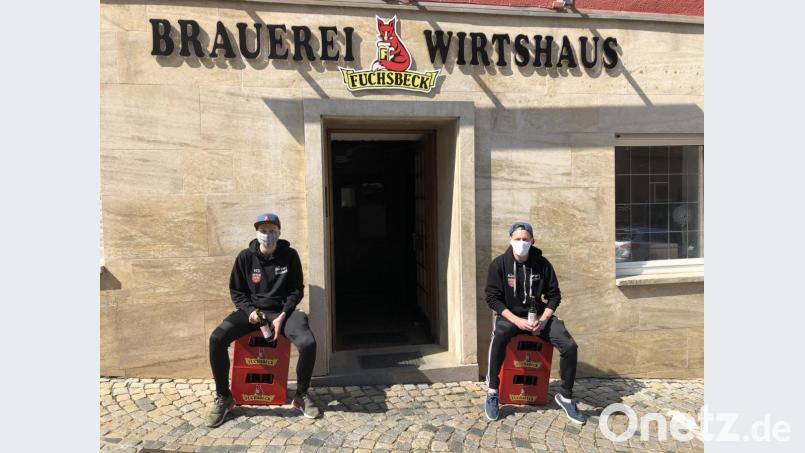 Vorbildliches Einkaufen in der lokalen Brauerei: Die Initiatoren gehen stets mit gutem Beispiel voran. Bild: exb