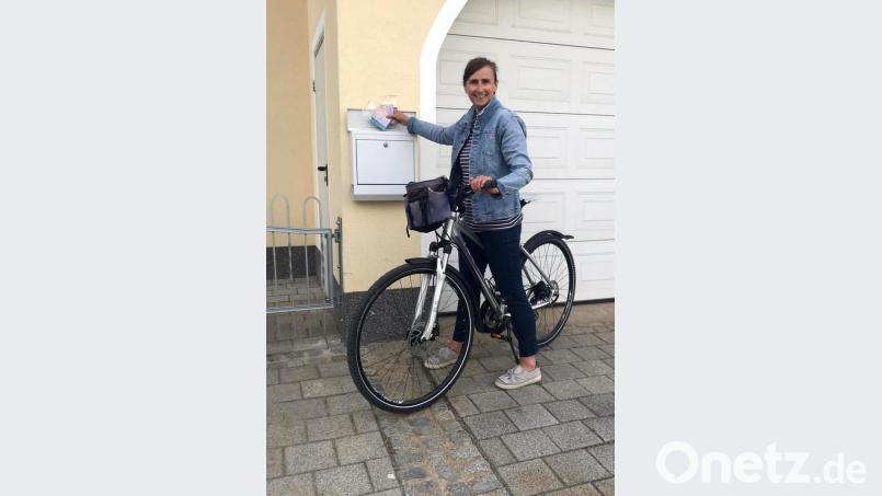 Gut zu tun hat Martina Schramm, die für die Gemeinde über 240 kostenlose Mundschutzmasken ausliefert. Bild: lgc