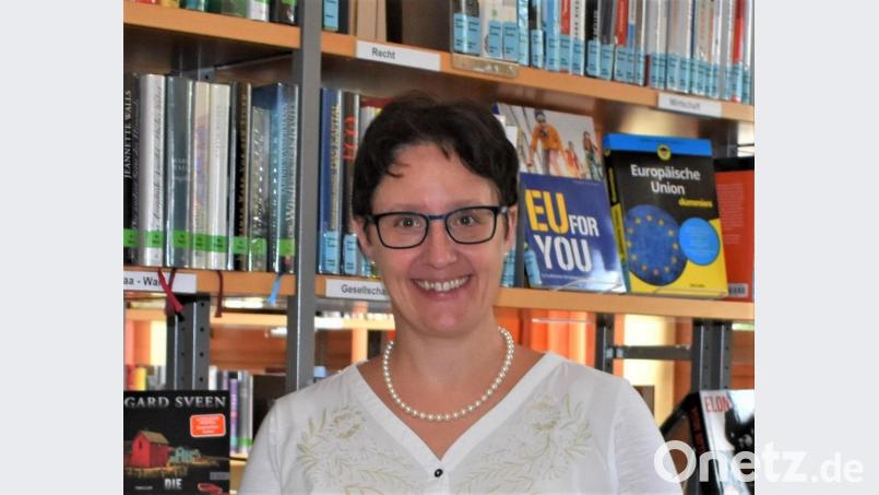 Doris Baumann freut sich, dass die Leser wieder spannende und schöne Bücher ausleihen können. Bild: rgr