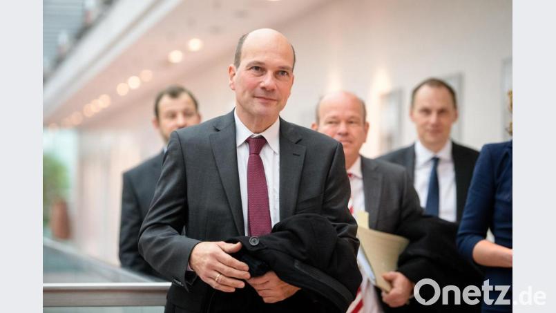 Thomas Petri, Landesbeauftragter für den Datenschutz, sieht Live-Übertragungen von Bürgerversammlungen im Internet kritisch. Archivbild: Matthias Balk/dpa