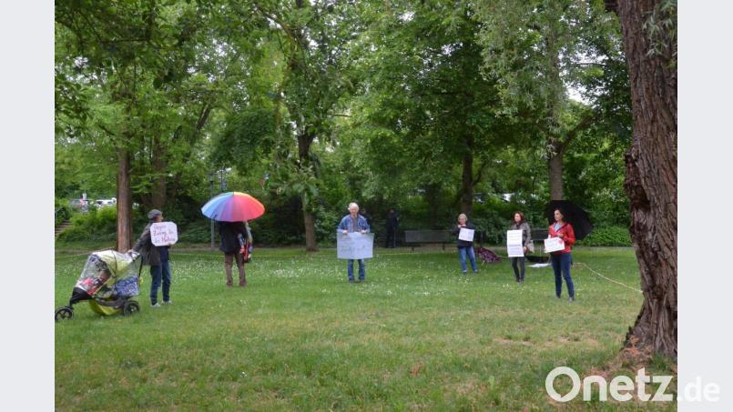 In der Nähe des Woodstock-Hügels demonstrierten Helmut Schöner und seine Mitstreiter gegen die Corona-Regeln und für die Einhaltung der Grundrechte. Bild: Kunz