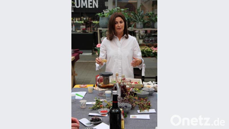 In Vorträgen und Kursen will Jeanette Ring die Neugierde und Begeisterung für Wildkräuter wecken. Bild: Hirsch