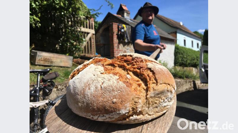 Außen knusprig, innen weich: Mehr als 100 Brote hat der Heimat- und Kulturverein Freudenberg an Christi Himmelfahrt gebacken. Bild: gri