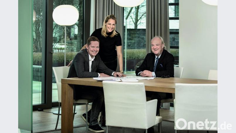 Freuen sich über das neue Gütesiegel (von links): Bernhard Godelmann, Silvia Godelmann und Bernhard Godelmann, Senior. Bild: Godelmann