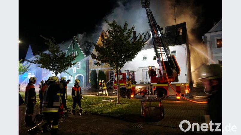 Feuer im historischen Ortskern von Hohenburg: Dieses Szenario bedeutet bei der Feuerwehr höchste Alarmstufe. Bild: Christopher Dotzler