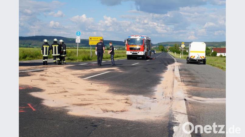 Die Unfallstelle war rasch geräumt: An der Abzweigung nach Pickenricht übersah eine 25-Jährige aus dem Landkreis beim Abbiegen eine 64 Jahre alte Fahrerin, die Vorfahrt hatte und aus Richtung Hahnbach kam. Bild: dmra