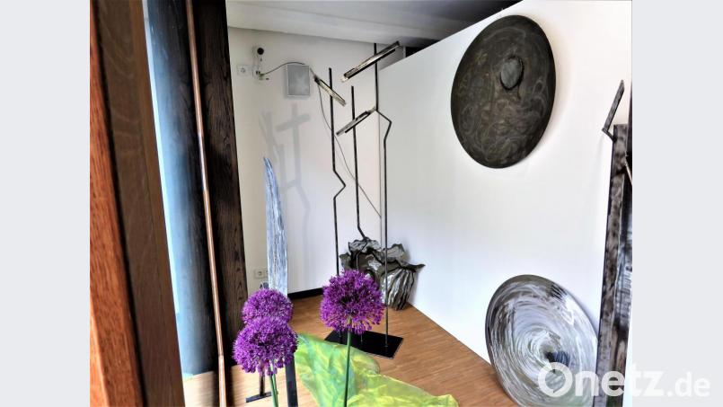 Regina Zrenner hat das Schaufenster sehr ansprechend gestaltet. Bild: ubb