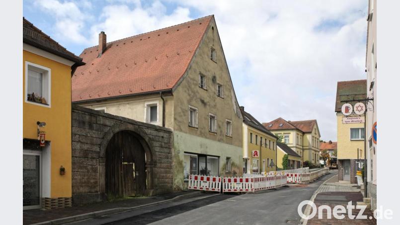 In der Bräugasse 23 geben sich die Handwerker alle Mühe, dass aus dem alten Gebäude, das das Bürgerhaus beherbergen soll, ein Schmuckstück wird. Bild: :njn JOCHEN NEUMANN
ERBENDORF