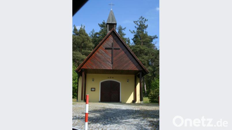 Es ist ein ruhiges Fleckchen von Apfelbach, auf dem 1994 der erste Spatenstich zum Bau der Dorfkapelle erfolgte. 1995 wurde die Weihe des auch „Dom von Apfelbach“ genannten Gotteshauses gefeiert. Bild: gpa
