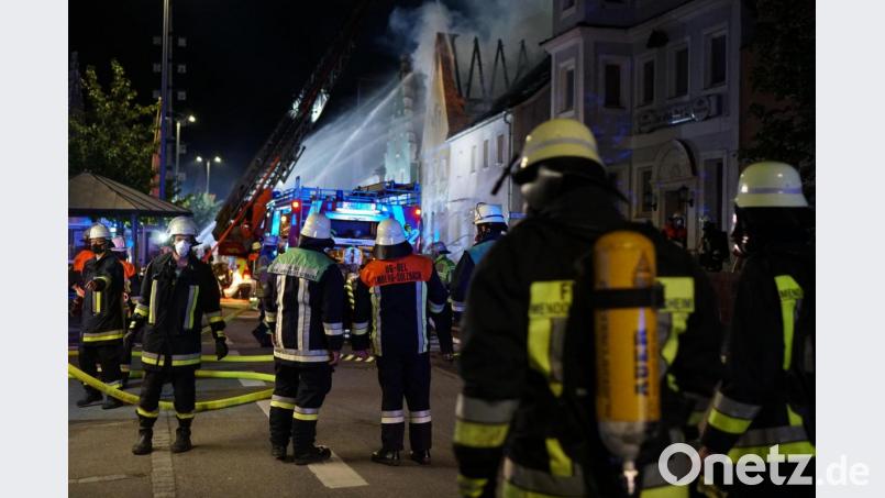 Im Markt Hohenburg kommt es wegen eines Brandes zu einem Großeinsatz. 150 Einsatzkräfte rücken aus. Bild: Christopher Dotzler