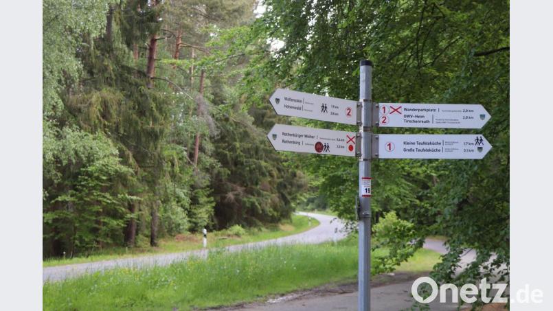 185 Wegweiser und 480 Pfeile aus Alu-Dibond ersetzen die morschen Holzpfeiler. Bild: vlu