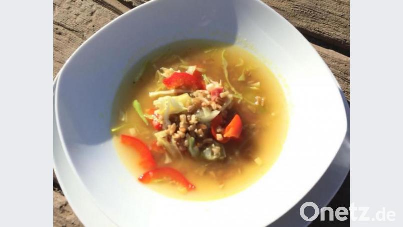 Richtig lecker: Der Gemüse-Eintopf mit Grünkern, Spitzkohl und Paprika. Bild: Michael Schiffer