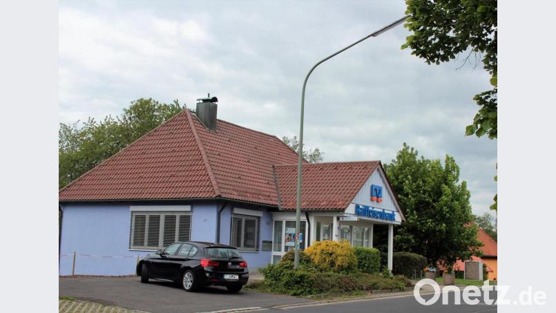 Noch bis Ende November wird es die Filiale der Raiffeisenbank in Immenreuth geben, eine mögliche Nachfolgenutzung ist noch ungeklärt. Bild: stg