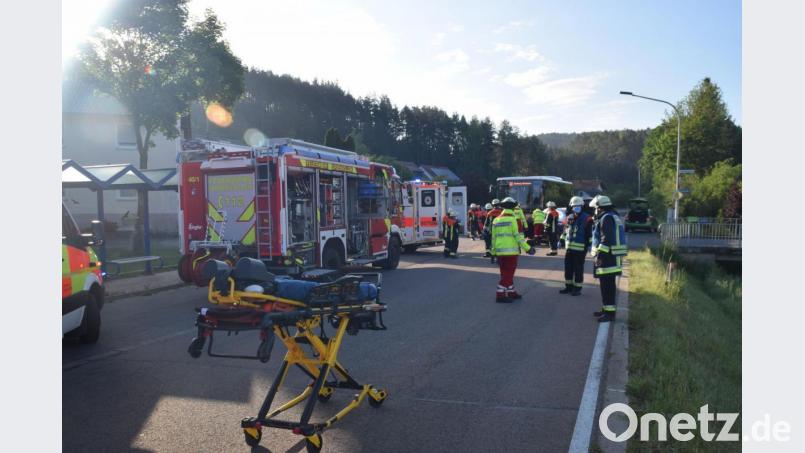 Zum einem Unfall in Hausen bei Ursensollen mussten Feuerwehr und Rettungskräfte anrücken. Bild: Feuerwehr Ursensollen/exb
