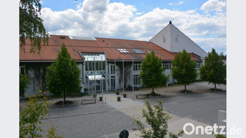 Einsam und verlassen der Eingangsbereich zum Sibyllenbad. Dabei würde strahlend blauer Himmel förmlich dazu einladen, das Bad zu besuchen, aber Corona machte den Verantwortlichen einen Strich durch die Rechnung. Bild: jr