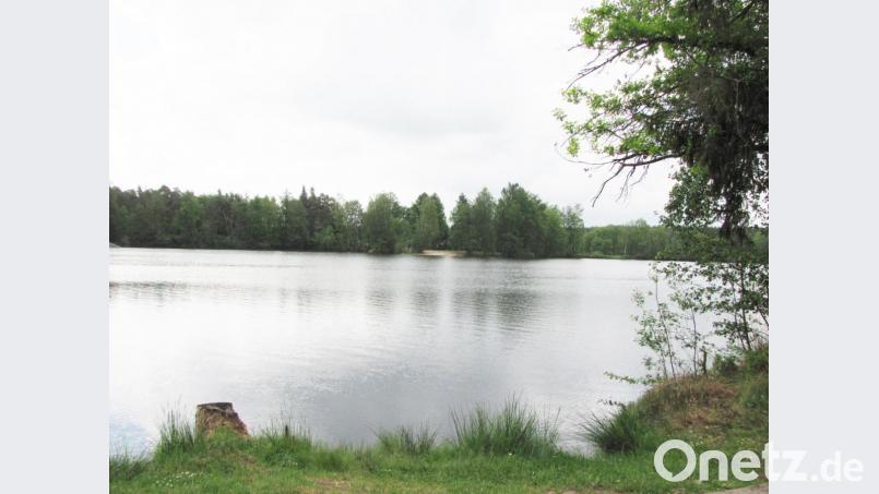 Noch herrscht Ruhe am Baggerweiher in Mantel. Aber die Gemeinde rechnet mit einem enormen Ansturm, wenn der Weiher zum Baden freigegeben werden kann. Bild: sei
